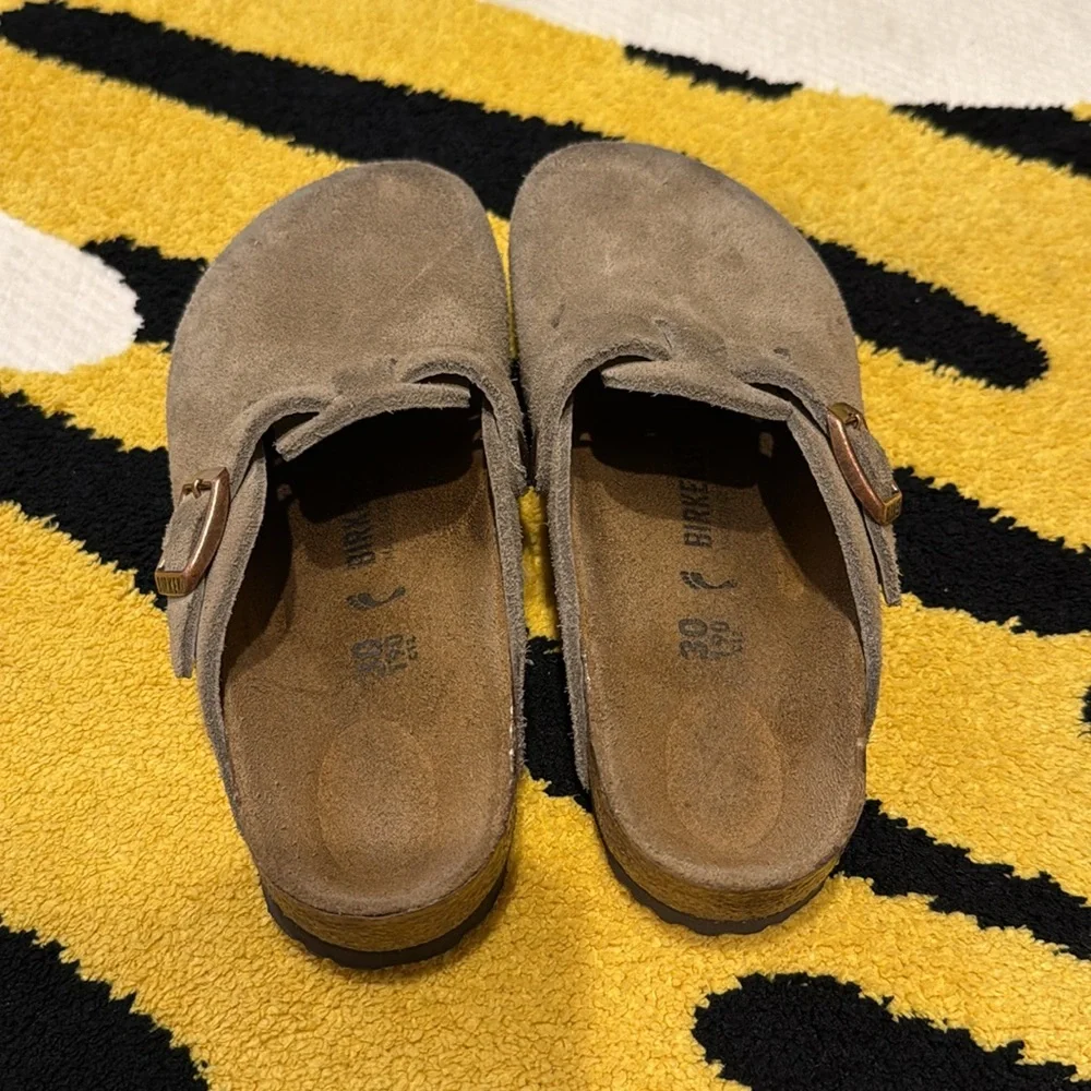 Birkenstock Kids Suede Moccasin Clogs in Taupe